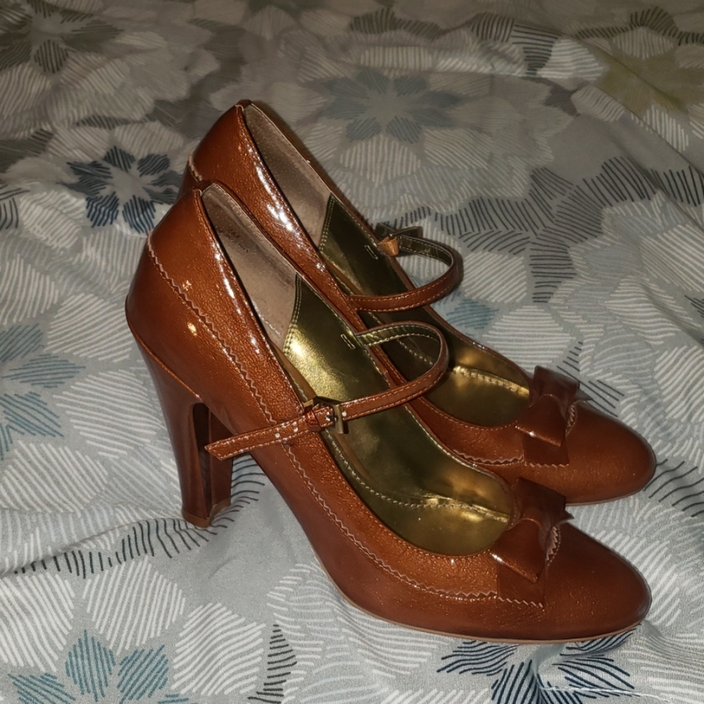 Linea Paolo Amber Pumps